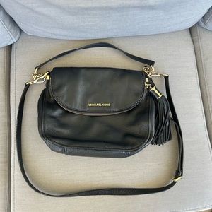 BLACK MICHAEL KORS BAG W/ FRINGE TASSEL